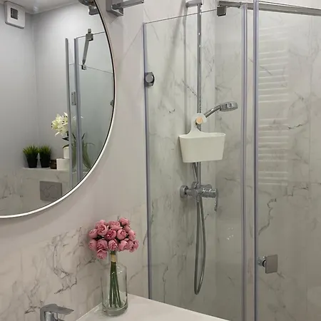 Okrzei - Center Via Pedestrian Bridge דירה ורשה