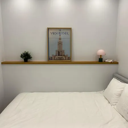 Okrzei - Center Via Pedestrian Bridge דירה